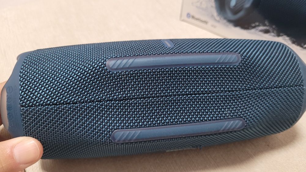 Boxa JBL Charge 6 in cutie- functionala 100%