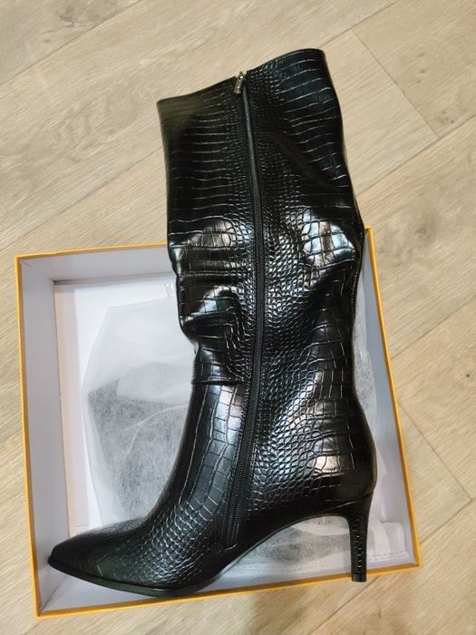 Продам сапоги новые