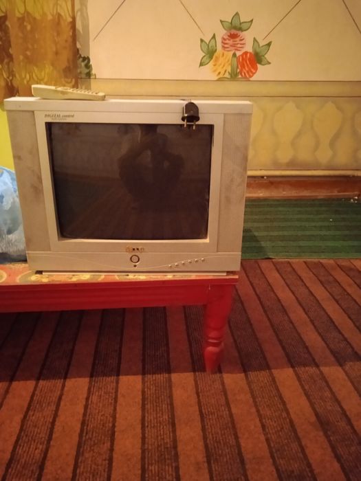 Телевизор LG сотилади 200000 сум