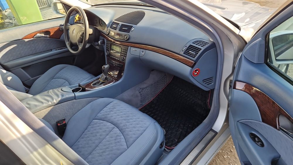Mercedes Benz E320 3.2L Benzină W211 ca nou pentru cunoscători înmatri