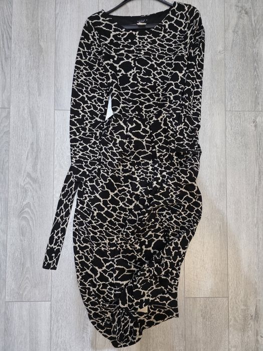 Костюмы и платья