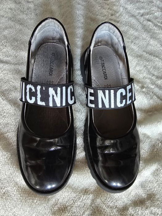 Продам обувь на девочку 32-33