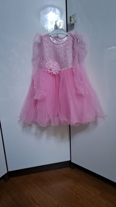 Платья для девочек 108-110размер 3-4года