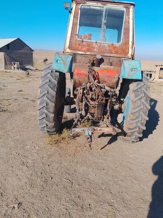Yumz traktori sotiladi