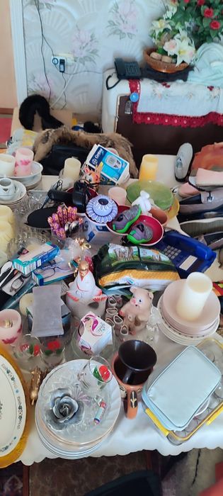 Посуда ,  статуэтки и разная мелочь