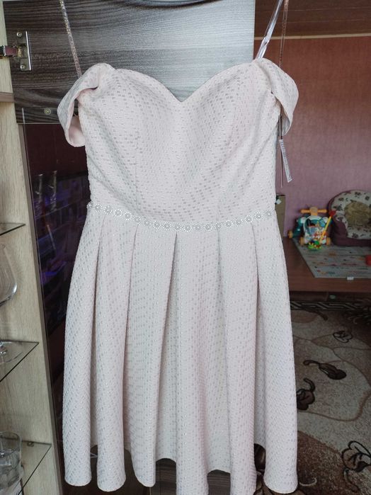 Къса официална рокля