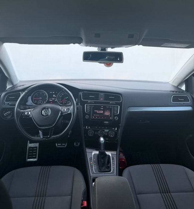 Volkswagen Golf 7 highline 1.6 diesel automat 110 cp dsg  distronic pachet All star