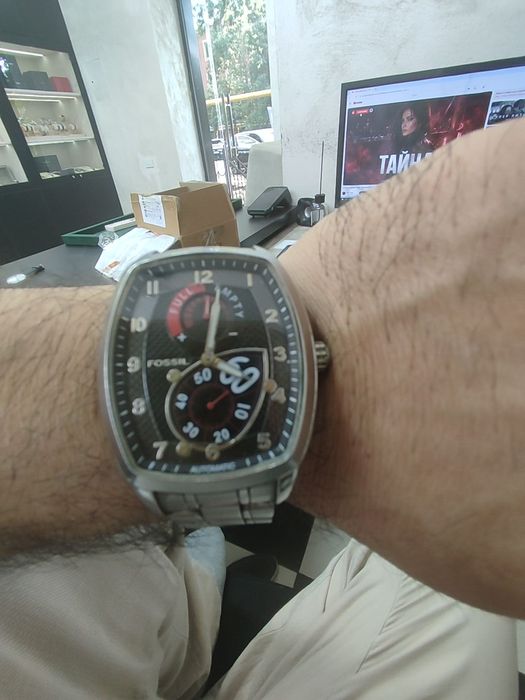 Срочно продам часы Fossil