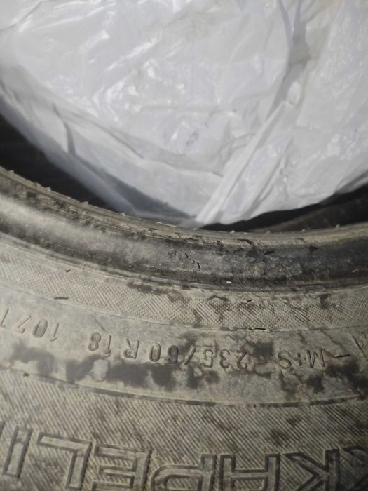 Зимние шины 235/60R18