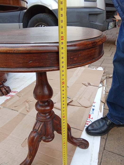 Măsuță și lampă cu aplicații din cristal