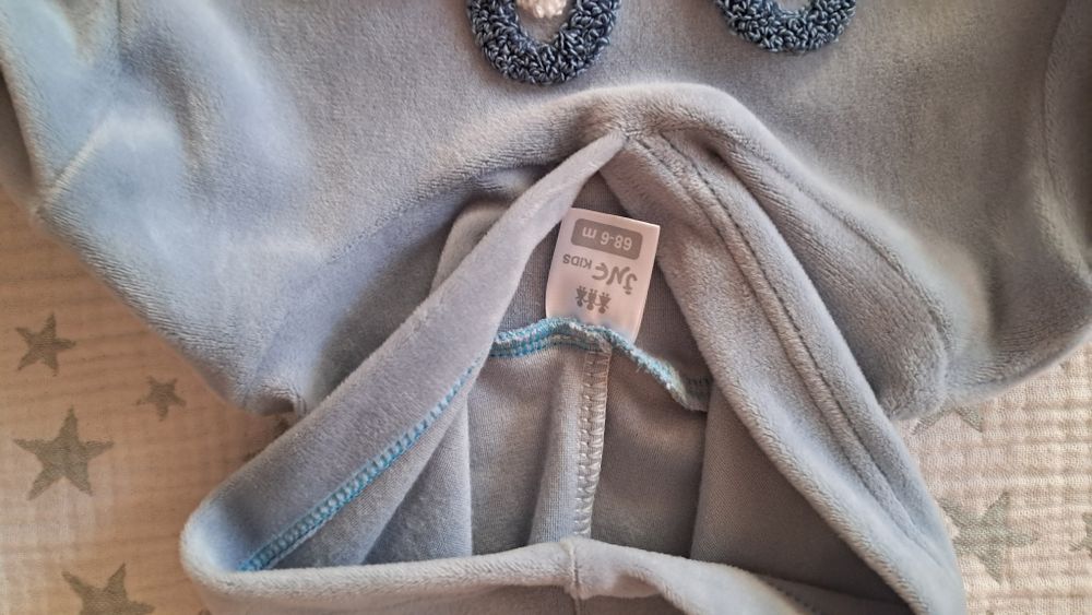 Продаются красивые костюмчики .