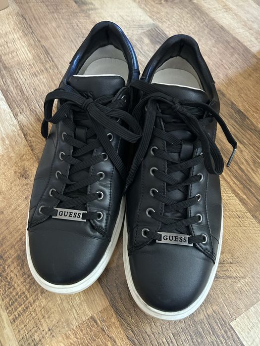 Оригинални кецове Guess