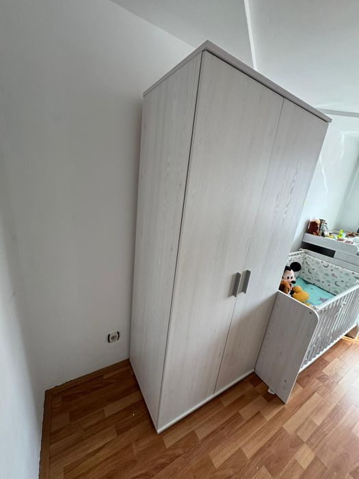 Set mobilă: Dulap + Pătuț copii cu saltea