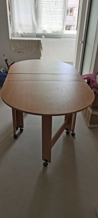 Masa extensibila cu 2 scaune pliante