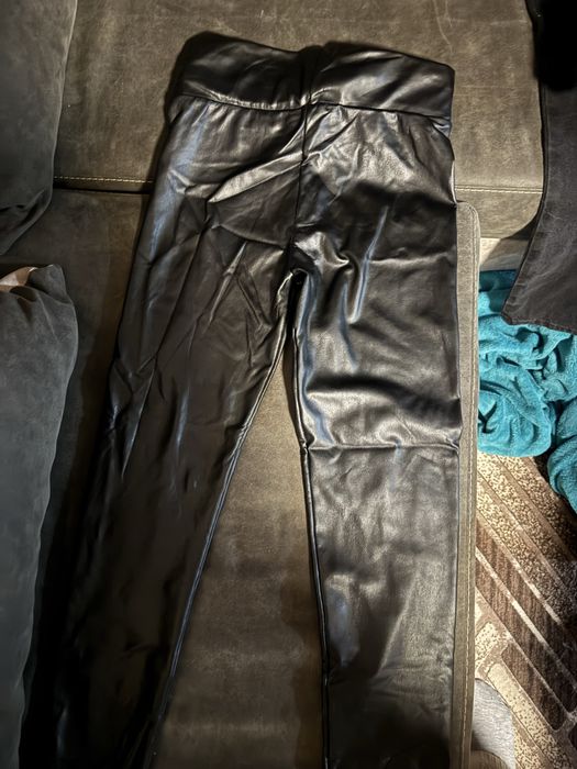 Дънки и кожен клин