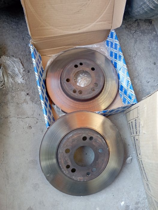 124 Мерс продам дверь