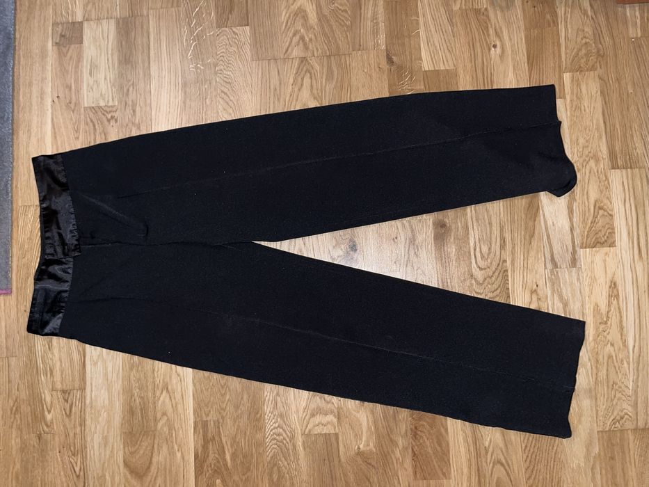 Vând costum de dans pantaloni+ body-uri purtate doar un sezon