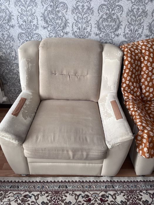 Отдам диван и кресло даром!