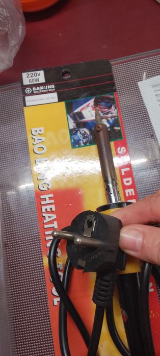 Поялник като нов,ползван веднъж,пистолет за пяна ,силикон,нов,раменки