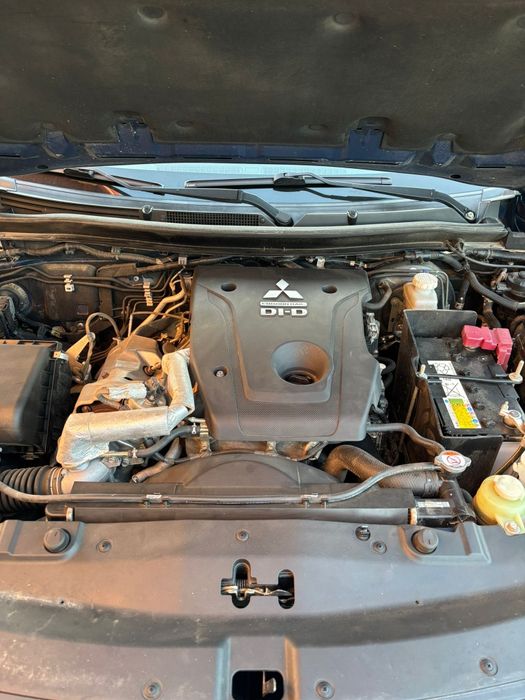 Vând Mitsubishi L200