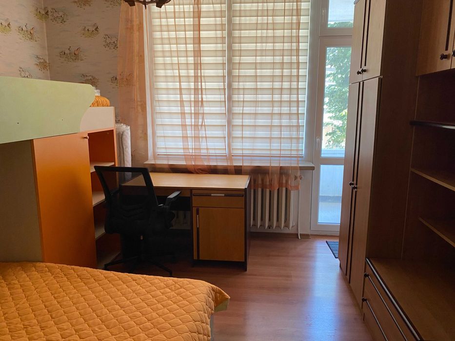 Продава се Тристаен апартамент в Ямбол, Васил Левски - 90 кв.м за 1456 €/кв.м - Снимка #2