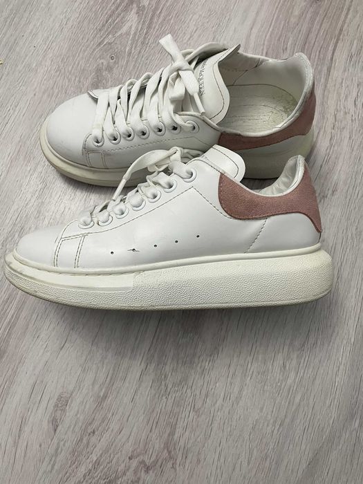 Vand adidasi Alexander McQueen