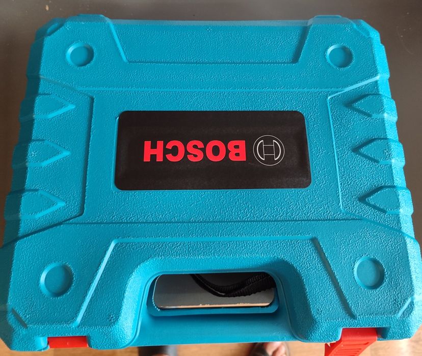 Шуруповерт  Bosch с набором