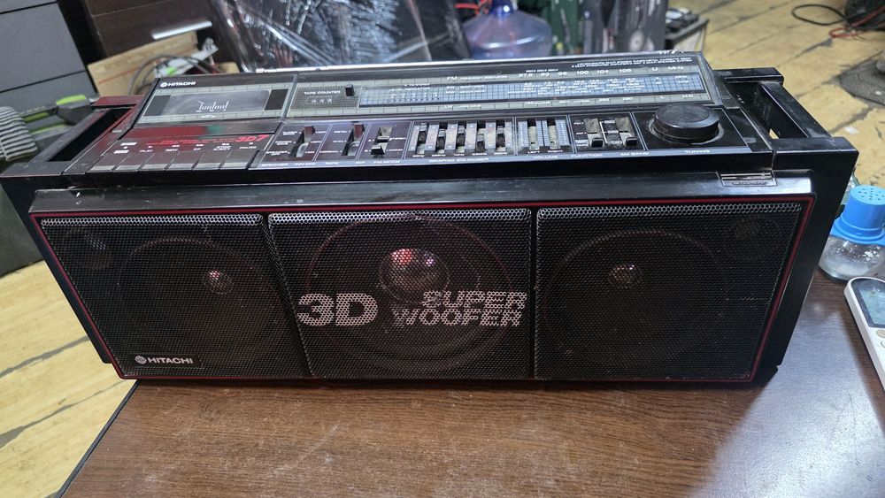 Radiocasetofon ani 80 Hitachi 3D Super Woofer boombox