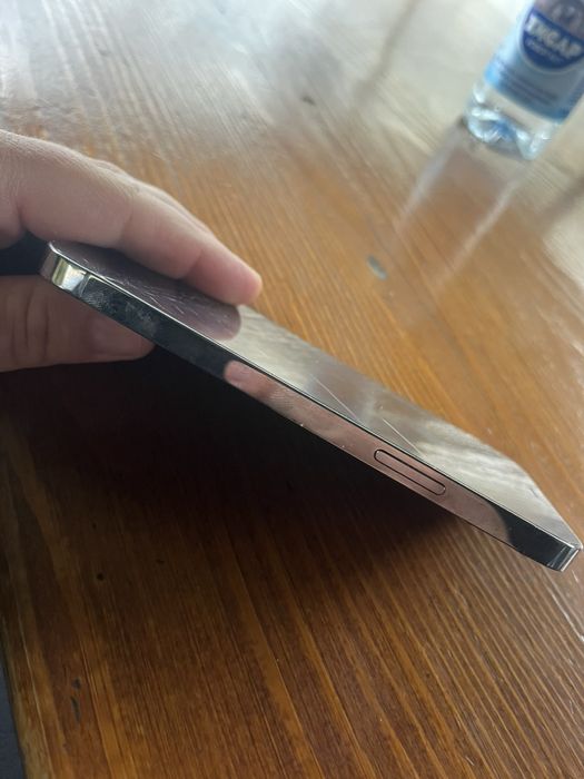 Продавам Iphone 12 pro