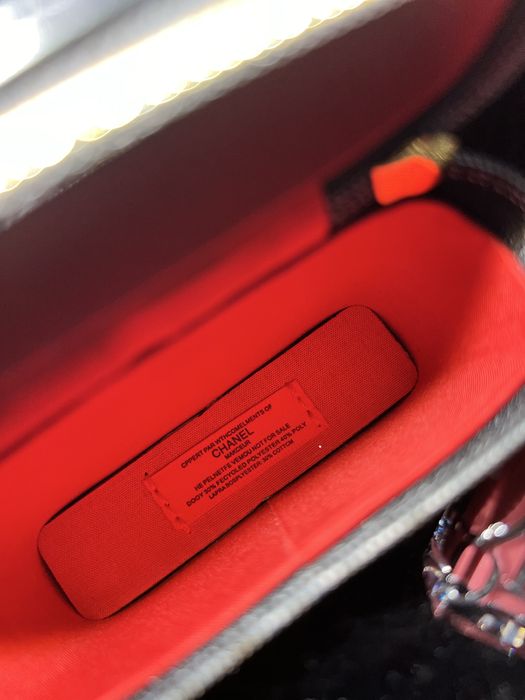 Козметика и чанти на Chanel