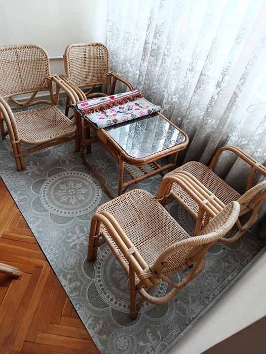 Комплект столове и масичка от бамбук-ратан