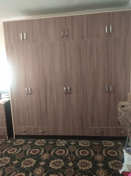 Shkaf Mebeli deyarli yangi