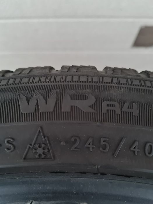 Зимни гуми 2 броя NOKIAN Wr A4 245 40 R20 дот 3219