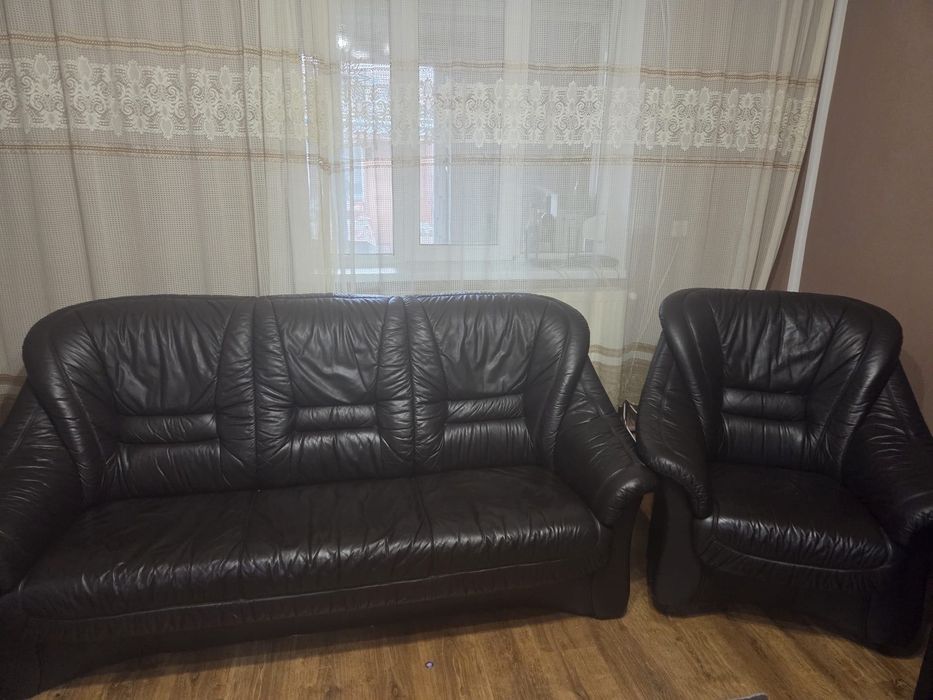 Canapea de piele cu două fotolii