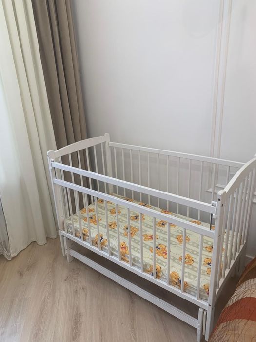 Кровать - качалка с матрасом продам