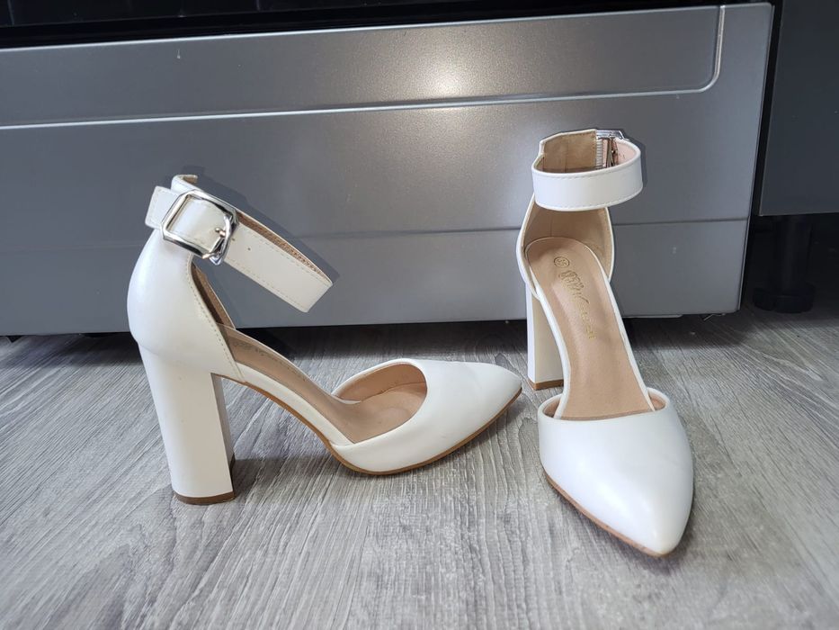 Женская обувь за 2000