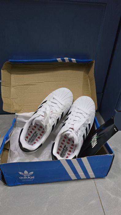 Продам красовки adidas