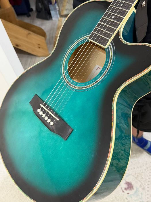 ГИТАРА САТЫЛАДЫ.жагдайы жаксы