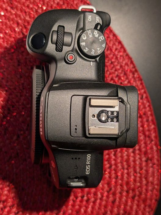 Body Canon EOS R100 Aparat Foto Mirrorless 24.1MP nou