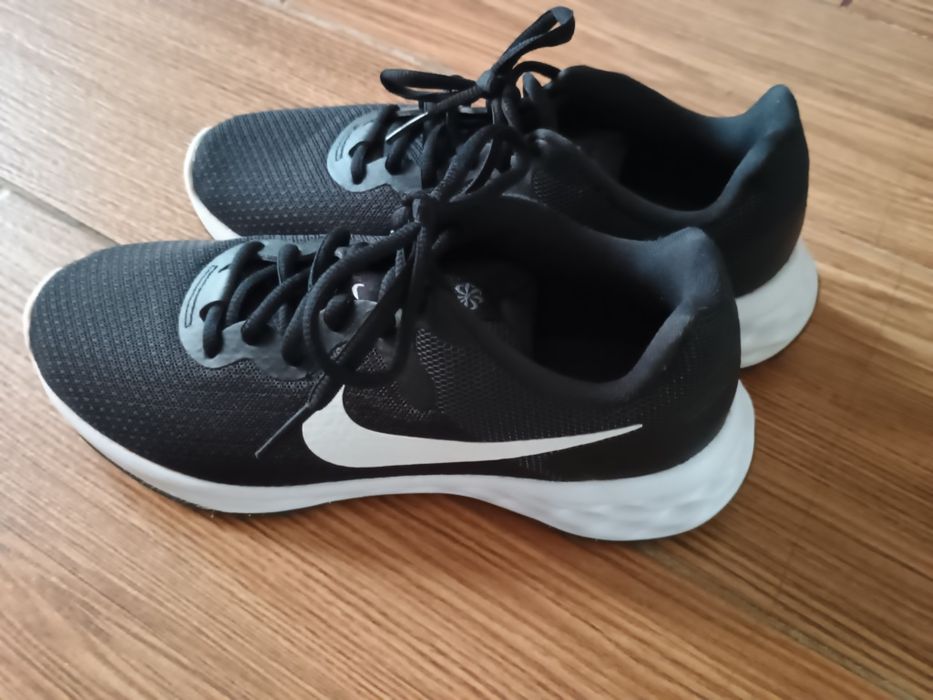 Vând Nike mărimea 38