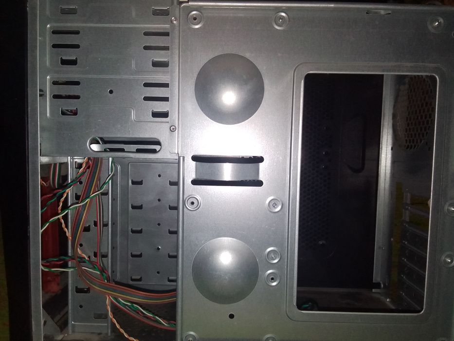 Продам корпус DELUX