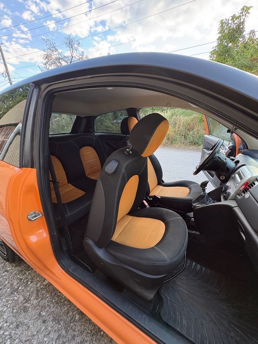 Автомобил Lancia Ypsilon