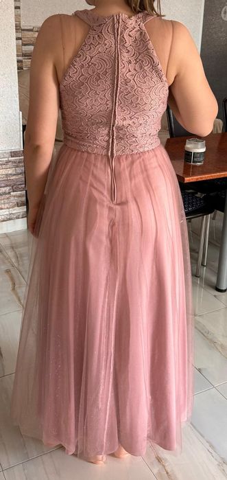 Rochie de seară elegantă.