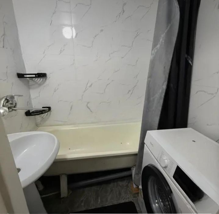 Продаётся 1 к кв на 11 мкр