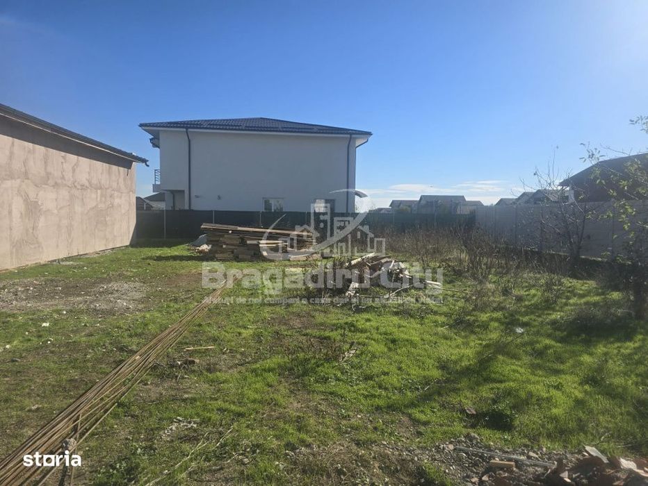 Teren intre case gaz si curent pe teren