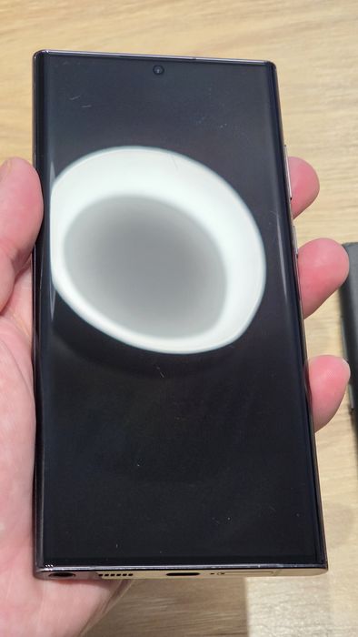 Samsung Galaxy S22 Ultra, 512 GB + Two Cases