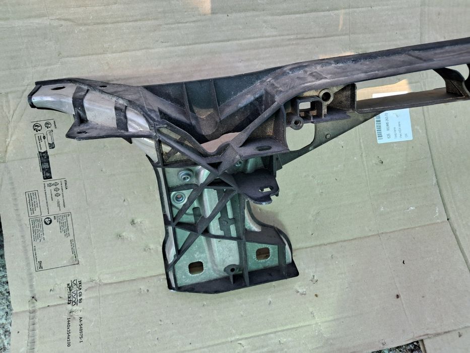 Очиларка преден панел Audi A4 B9