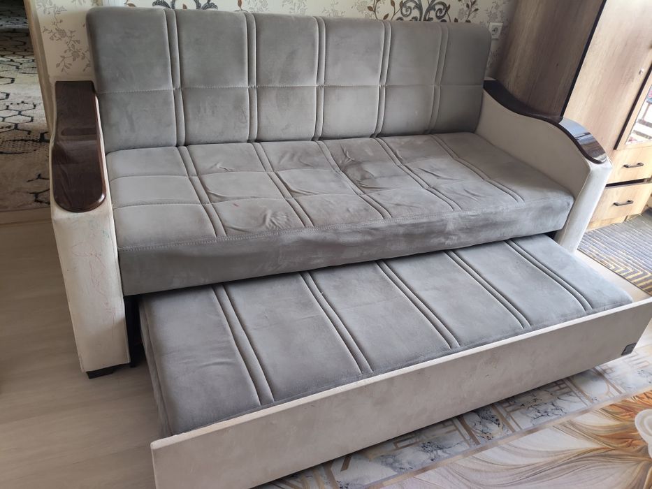 Диван сотилади. Холати уртача