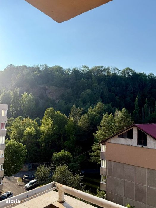 Garsonieră decomandată 40 mp, renovată, cu vedere spre pădure