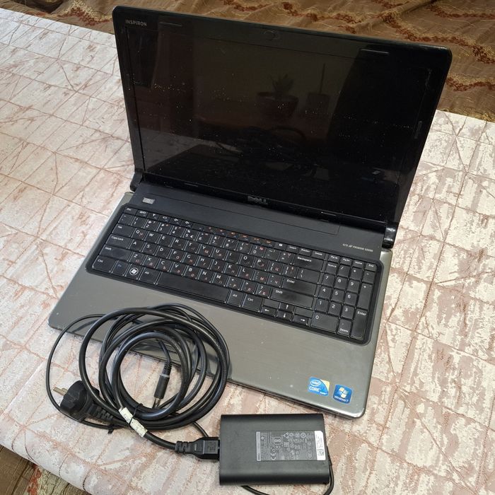 Лаптоп Dell - За части (с зарядно)